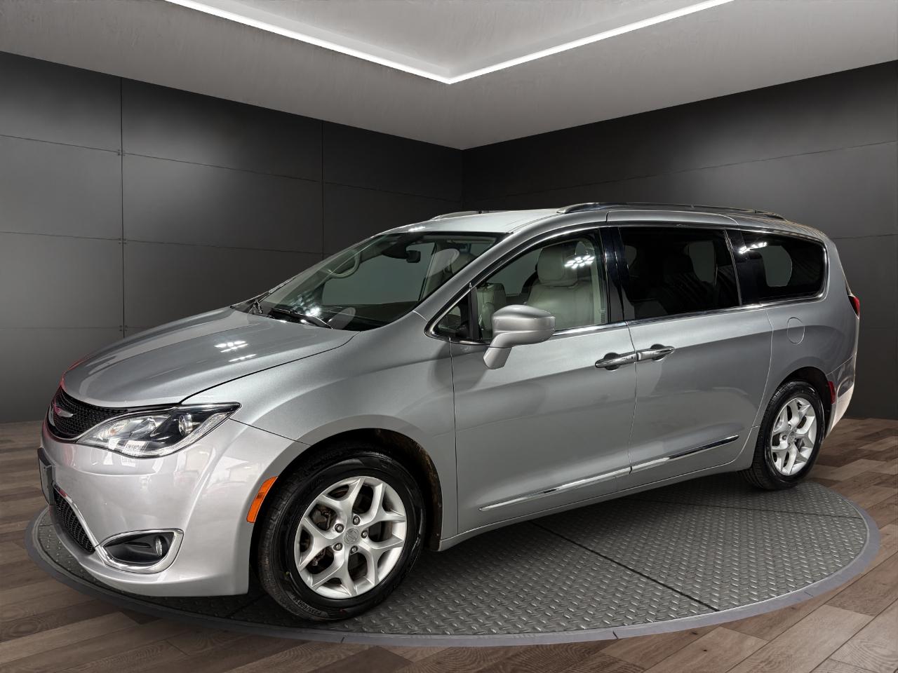 Chrysler Pacifica Touring L FWD 2020
