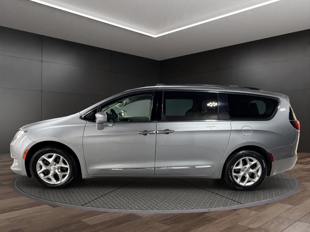 Chrysler Pacifica Touring L FWD 2020