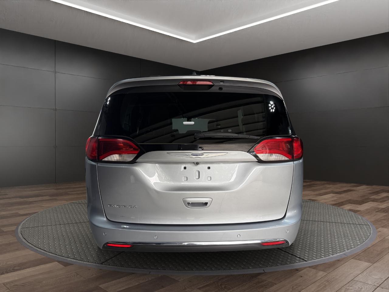 Chrysler Pacifica Touring L FWD 2020