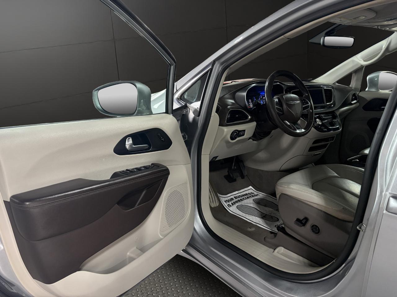 Chrysler Pacifica Touring L FWD 2020
