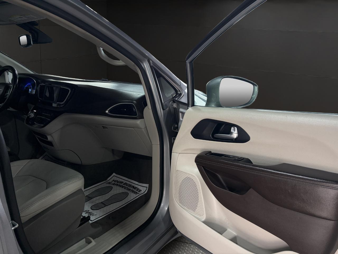 Chrysler Pacifica Touring L FWD 2020