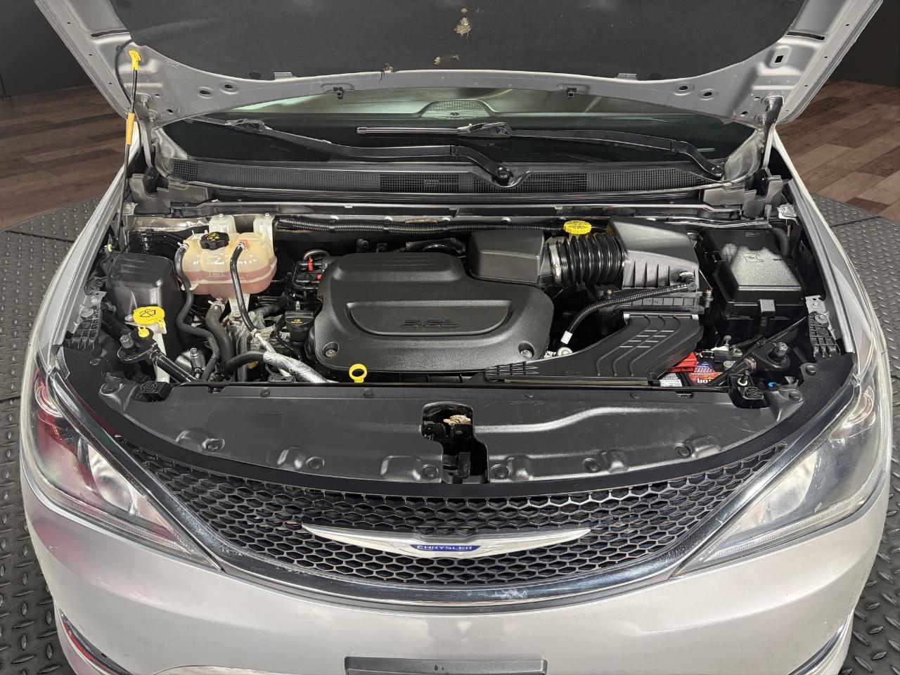 Chrysler Pacifica Touring L FWD 2020