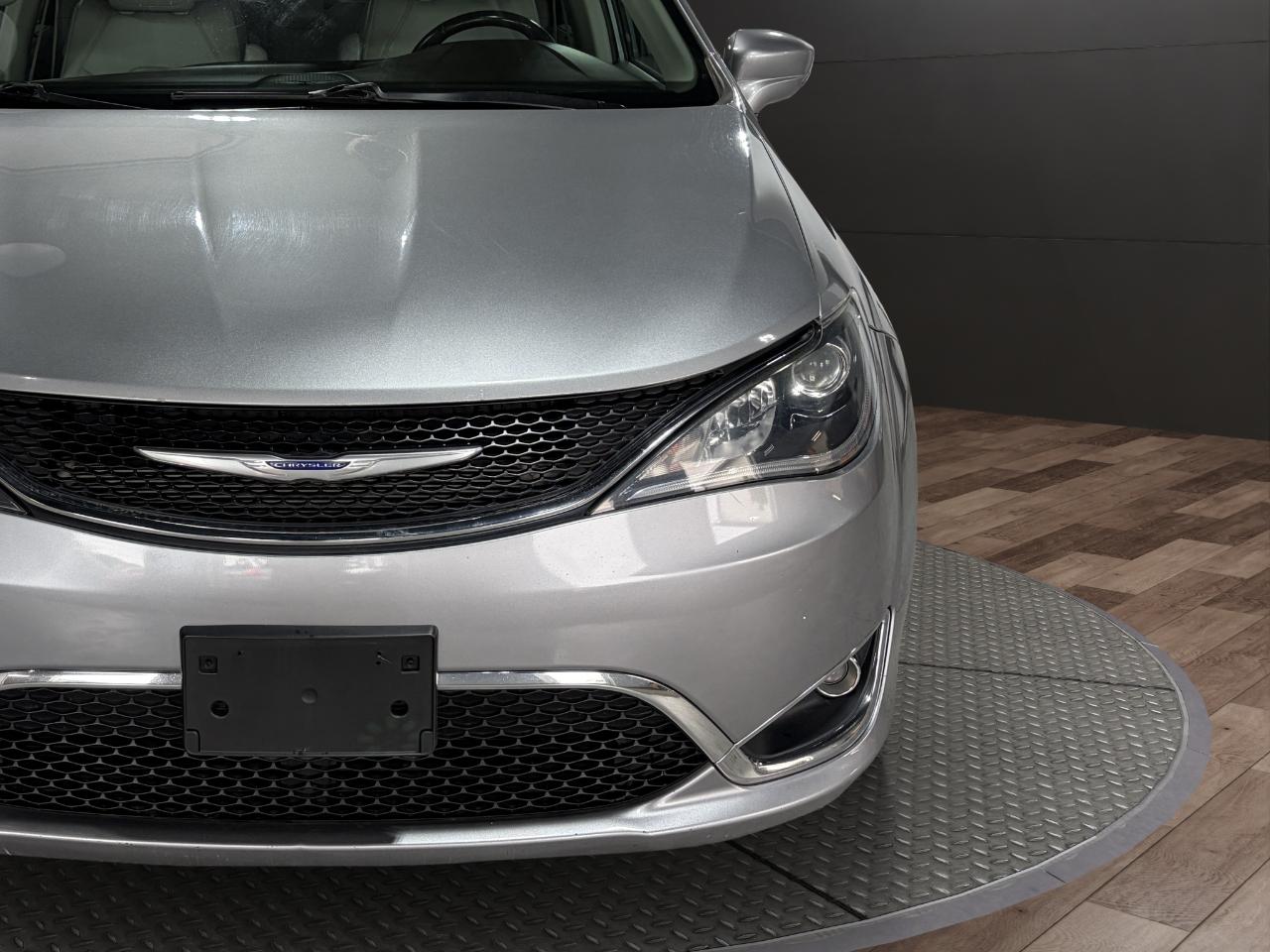 Chrysler Pacifica Touring L FWD 2020