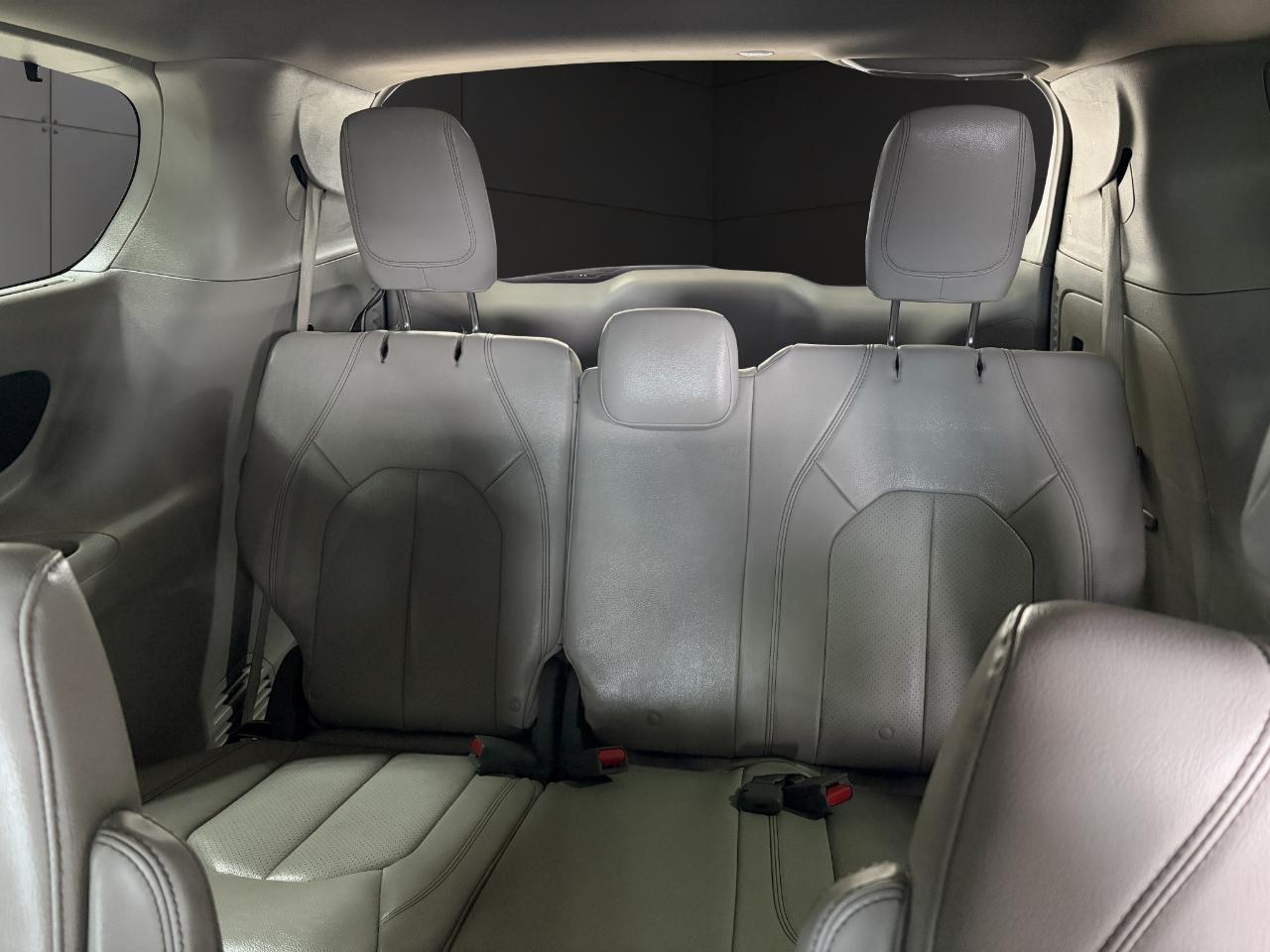 Chrysler Pacifica Touring L FWD 2020