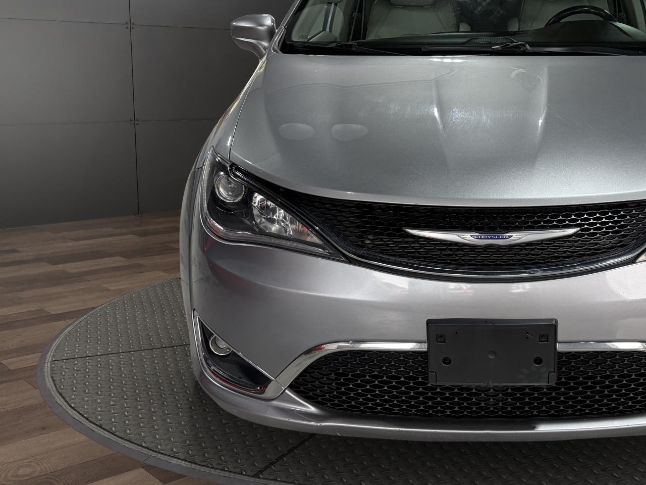 Chrysler Pacifica Touring L FWD 2020