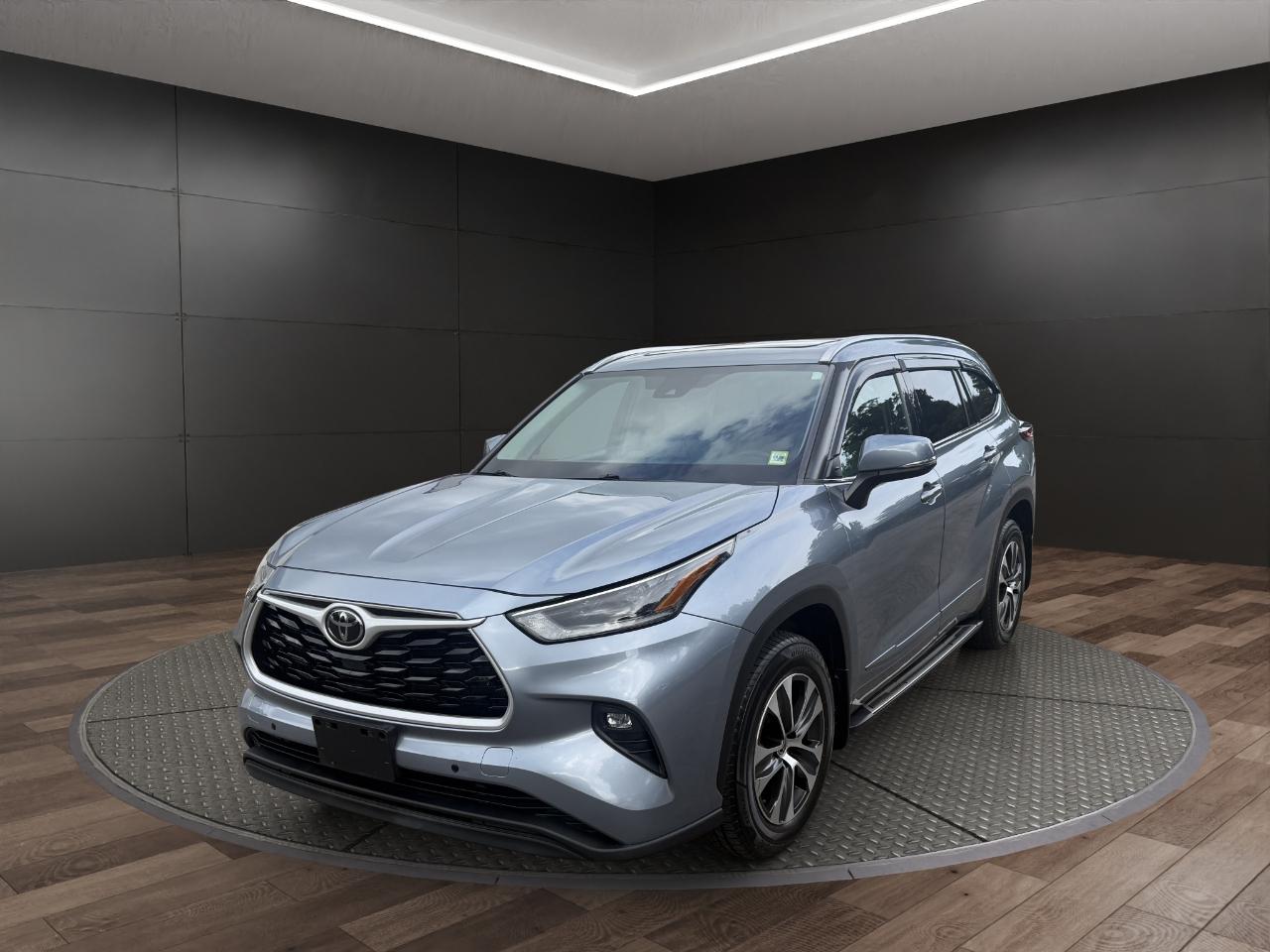 Toyota Highlander XLE AWD (Natl) 2021