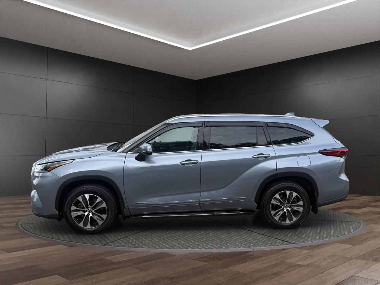Toyota Highlander XLE AWD (Natl) 2021