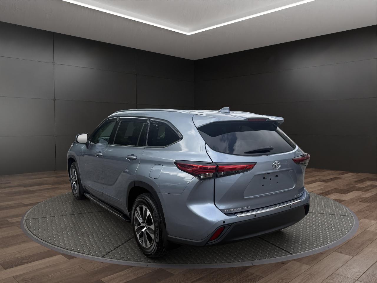 Toyota Highlander XLE AWD (Natl) 2021