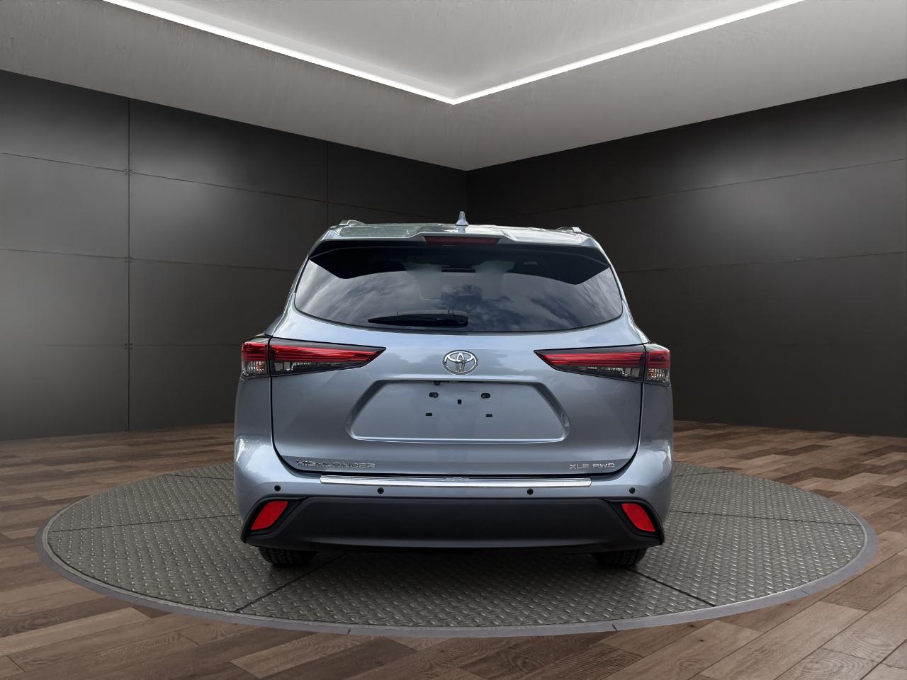 Toyota Highlander XLE AWD (Natl) 2021