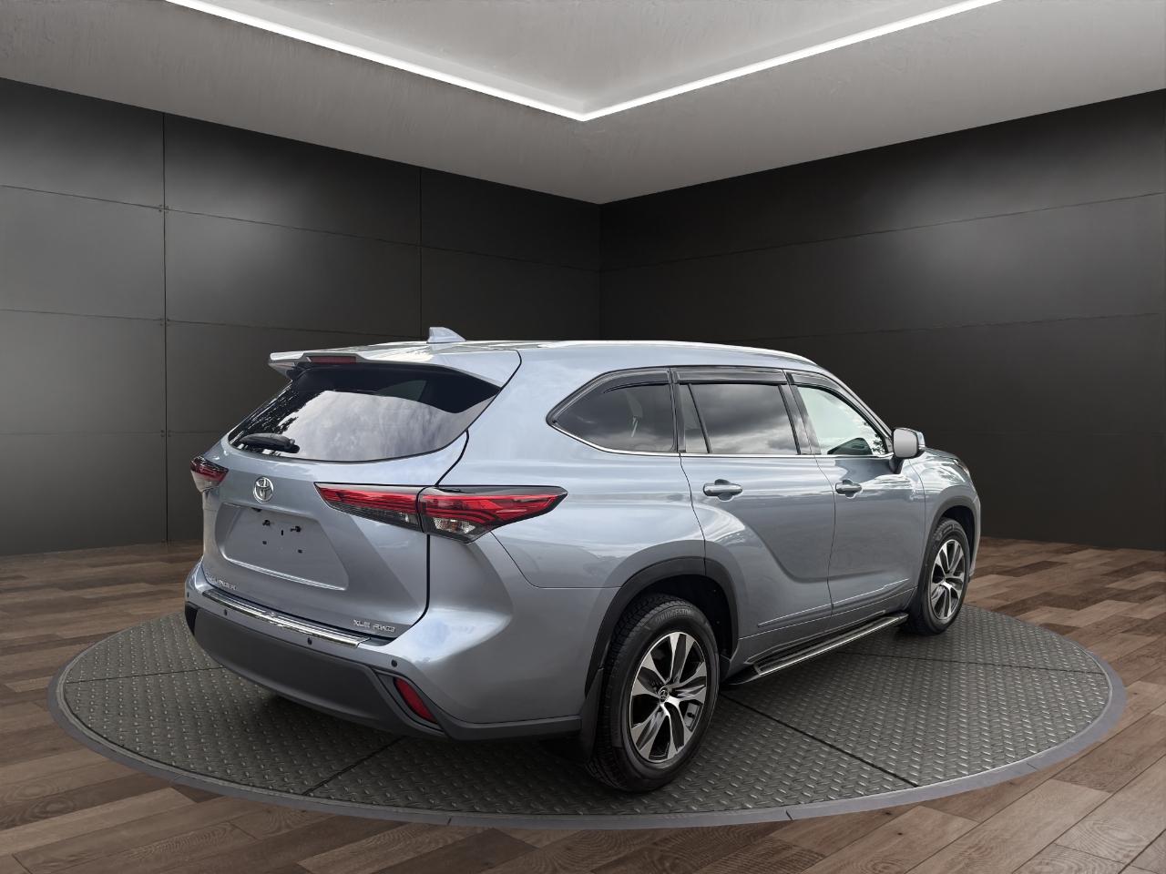 Toyota Highlander XLE AWD (Natl) 2021