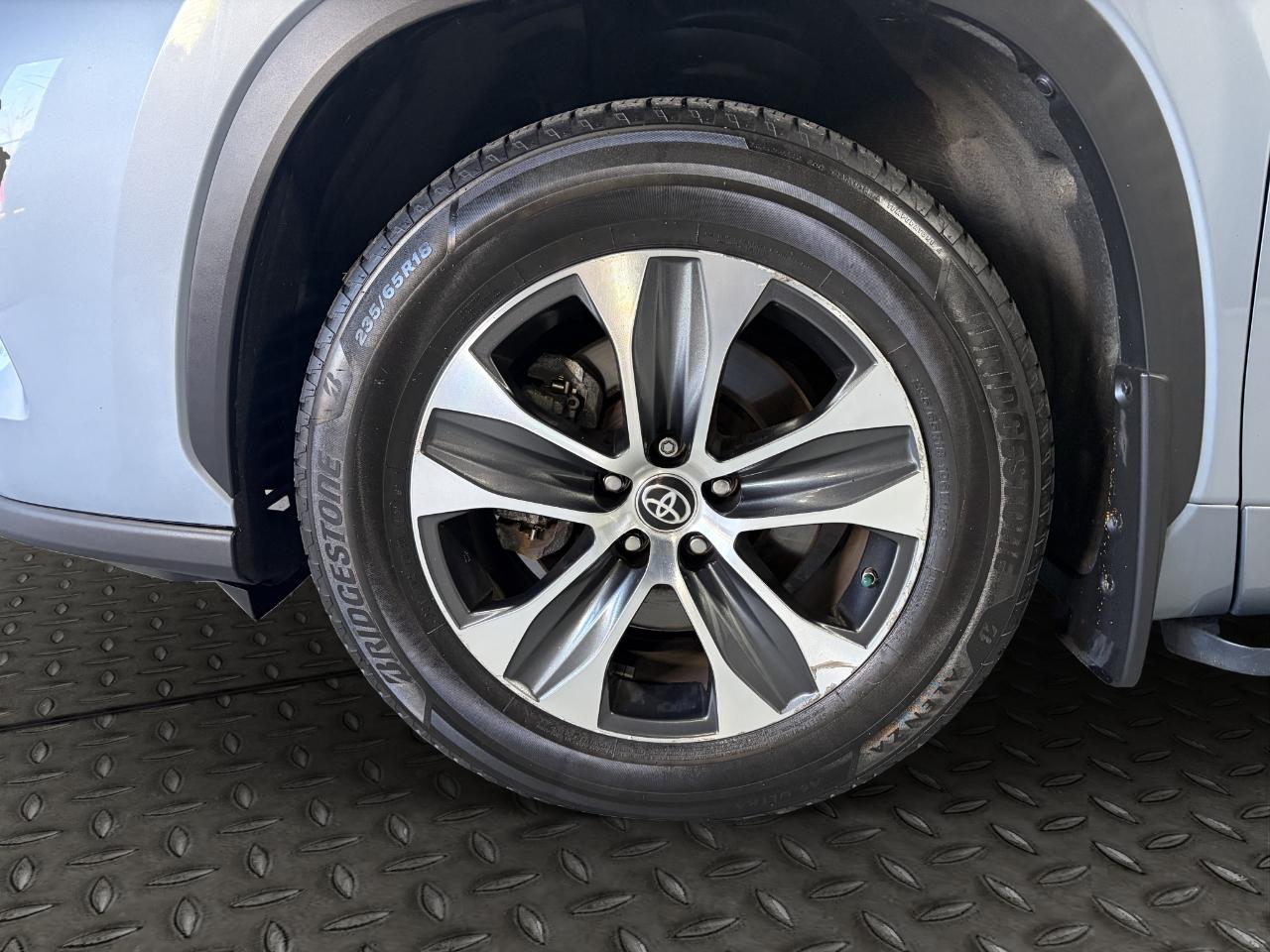 Toyota Highlander XLE AWD (Natl) 2021