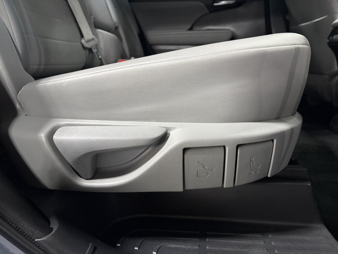 Toyota Highlander XLE AWD (Natl) 2021