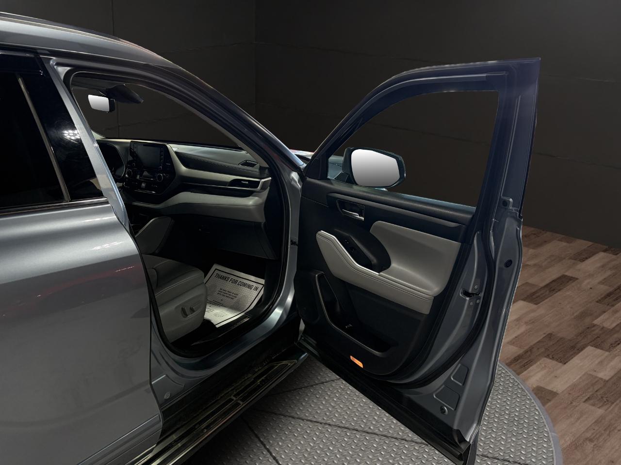 Toyota Highlander XLE AWD (Natl) 2021