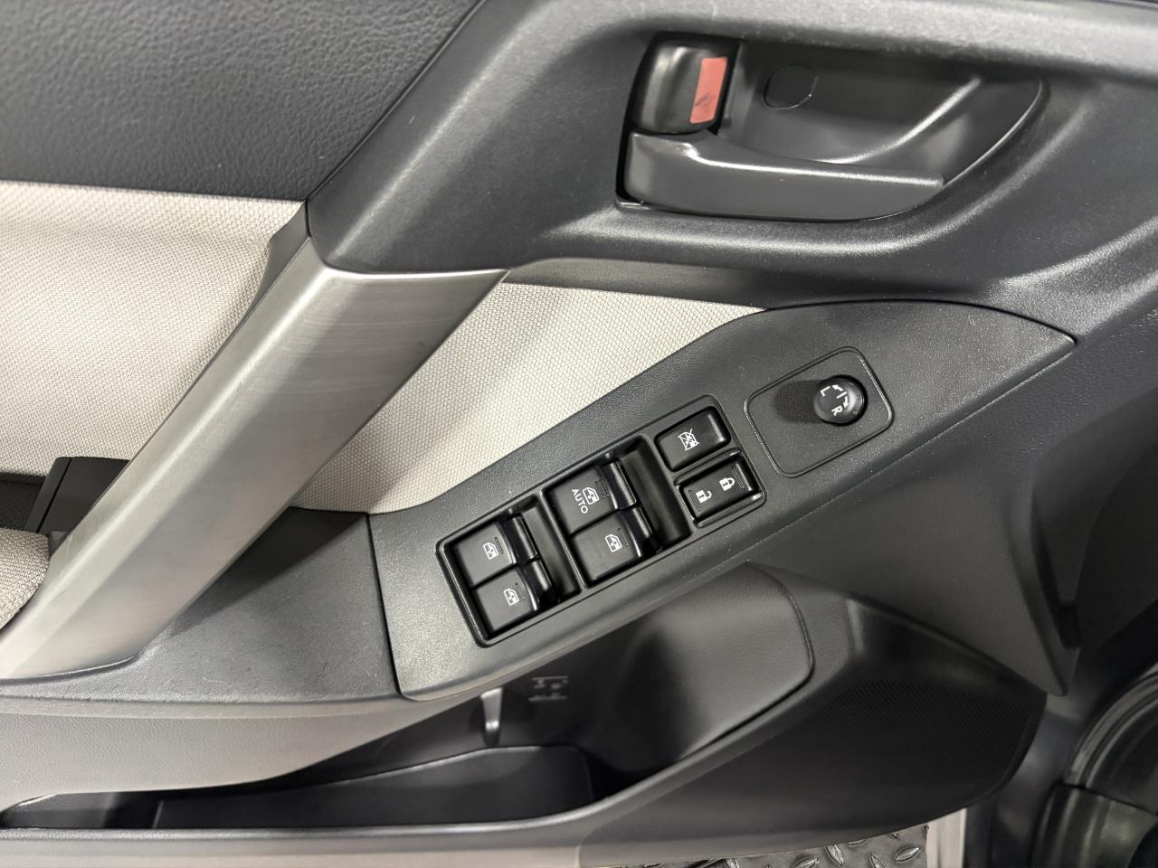Subaru Forester 4dr CVT 2.5i Premium PZEV 2015