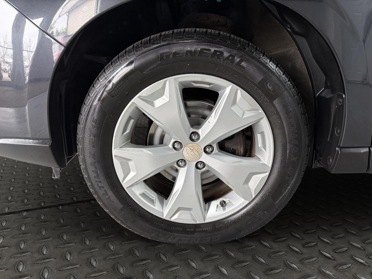 Subaru Forester 4dr CVT 2.5i Premium PZEV 2015