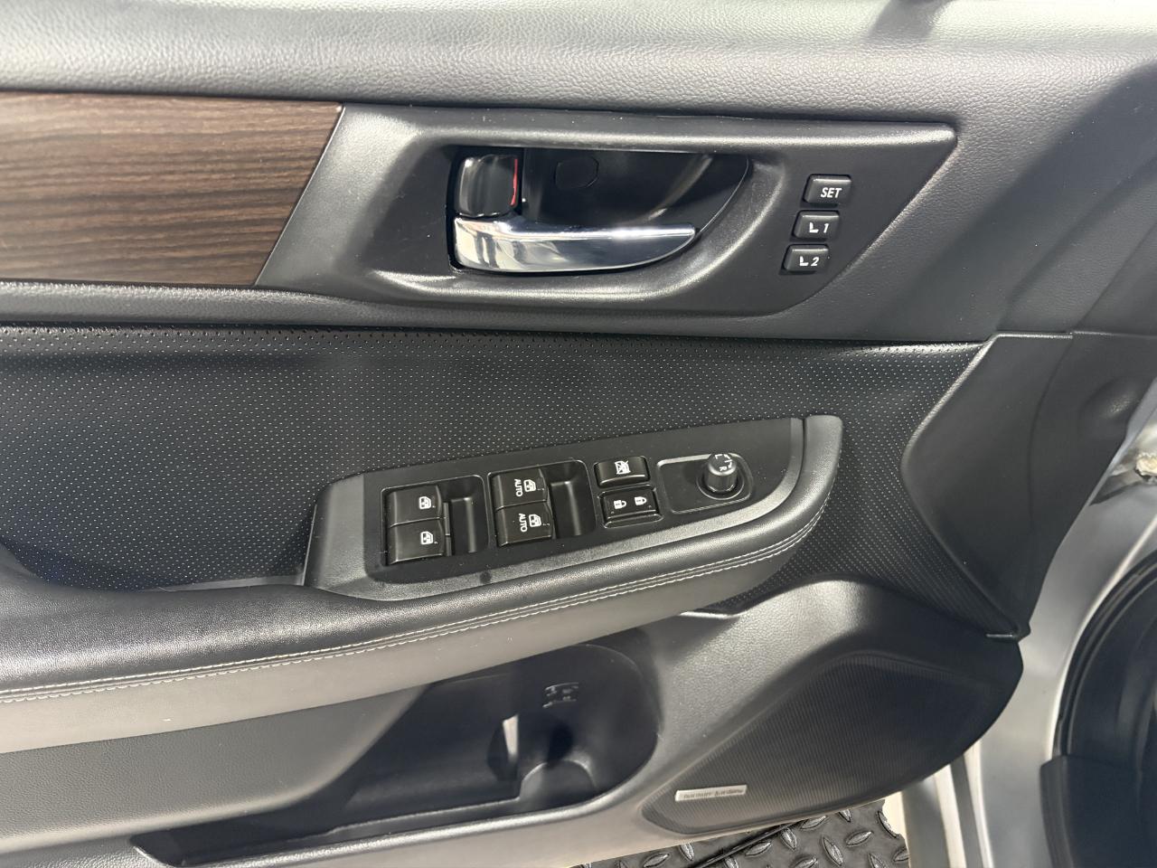 Subaru Legacy 4dr Sdn 2.5i Limited PZEV 2015