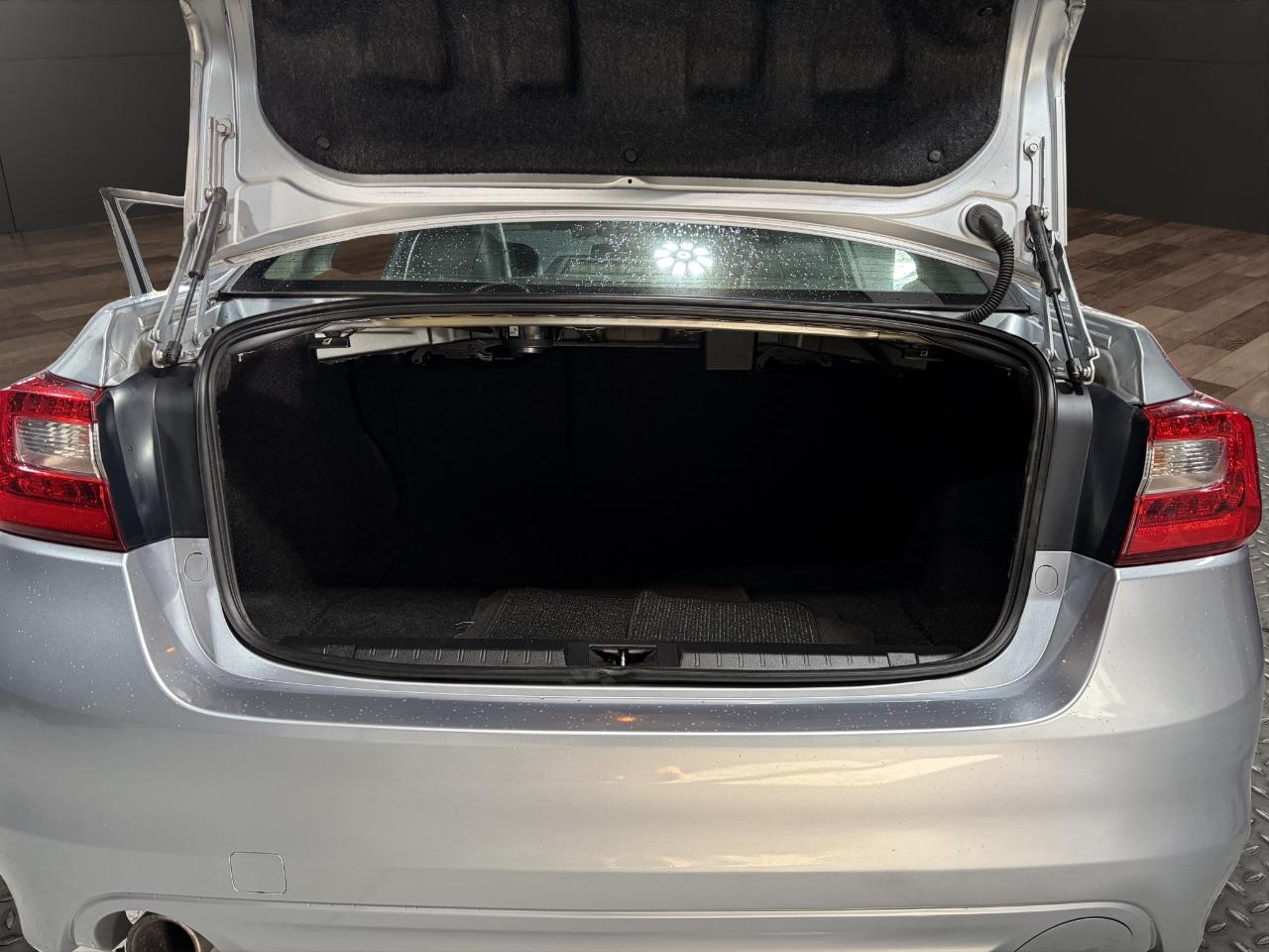 Subaru Legacy 4dr Sdn 2.5i Limited PZEV 2015