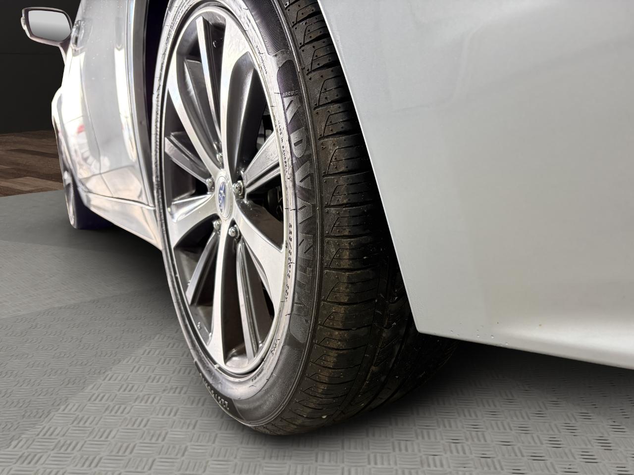 Subaru Legacy 4dr Sdn 2.5i Limited PZEV 2015
