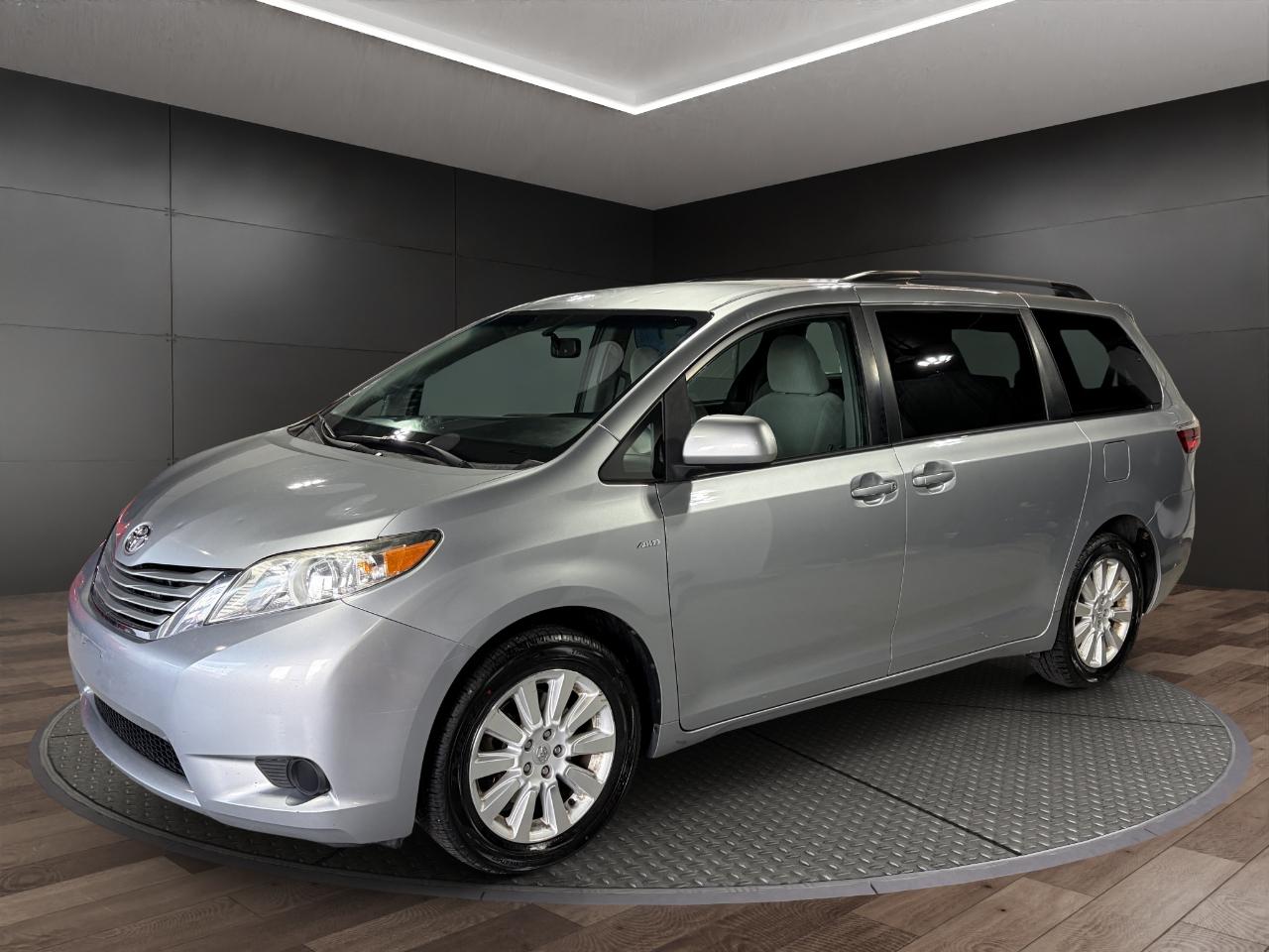 Toyota Sienna 5dr 7-Pass Van LE AWD (Natl) 2016