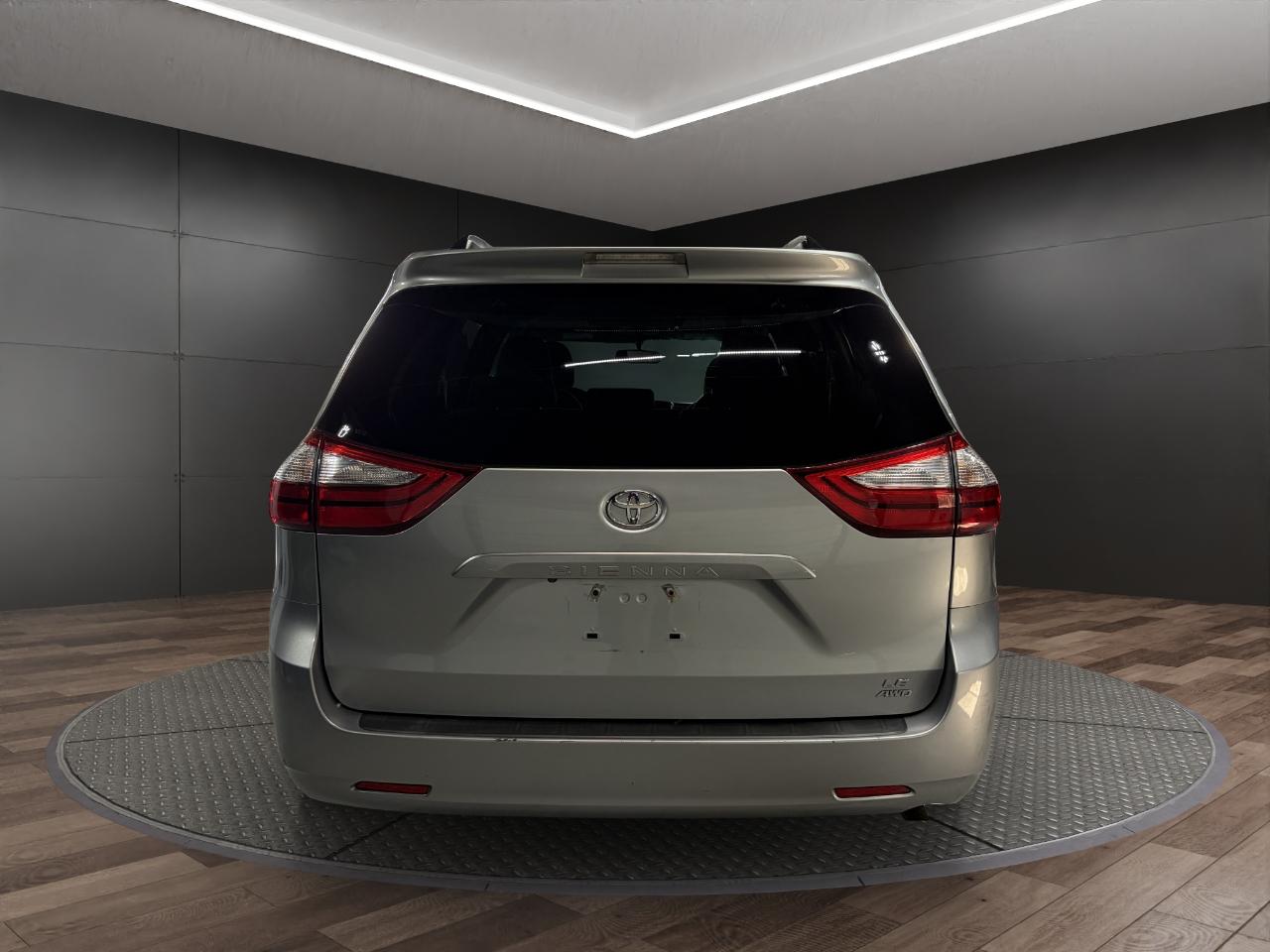 Toyota Sienna 5dr 7-Pass Van LE AWD (Natl) 2016