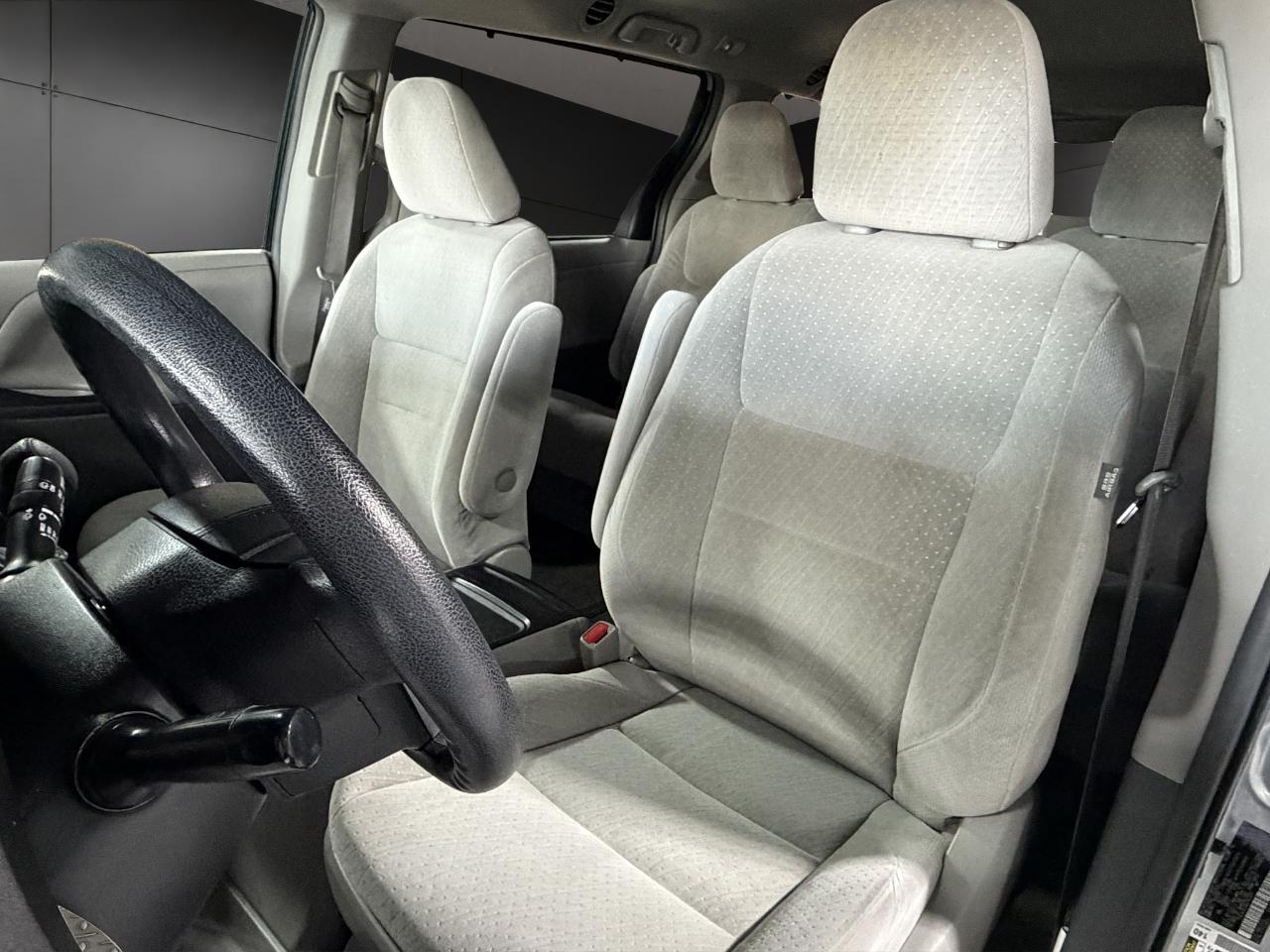 Toyota Sienna 5dr 7-Pass Van LE AWD (Natl) 2016