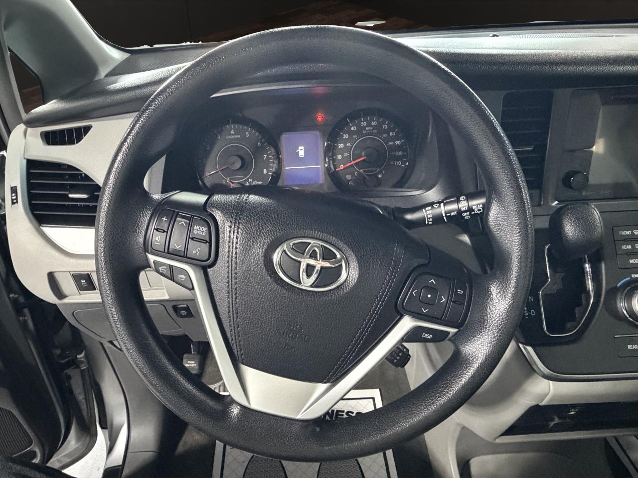 Toyota Sienna 5dr 7-Pass Van LE AWD (Natl) 2016