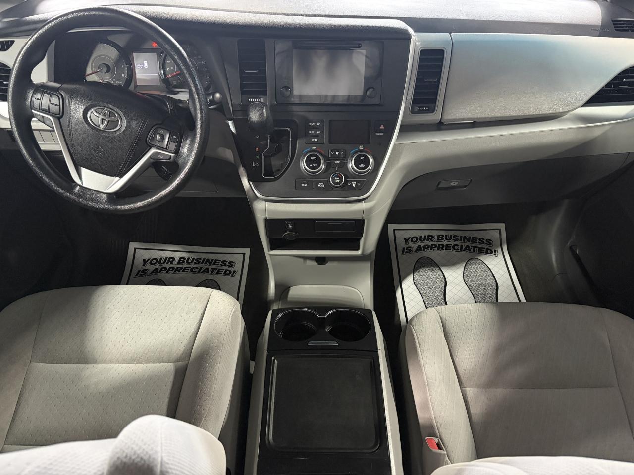 Toyota Sienna 5dr 7-Pass Van LE AWD (Natl) 2016