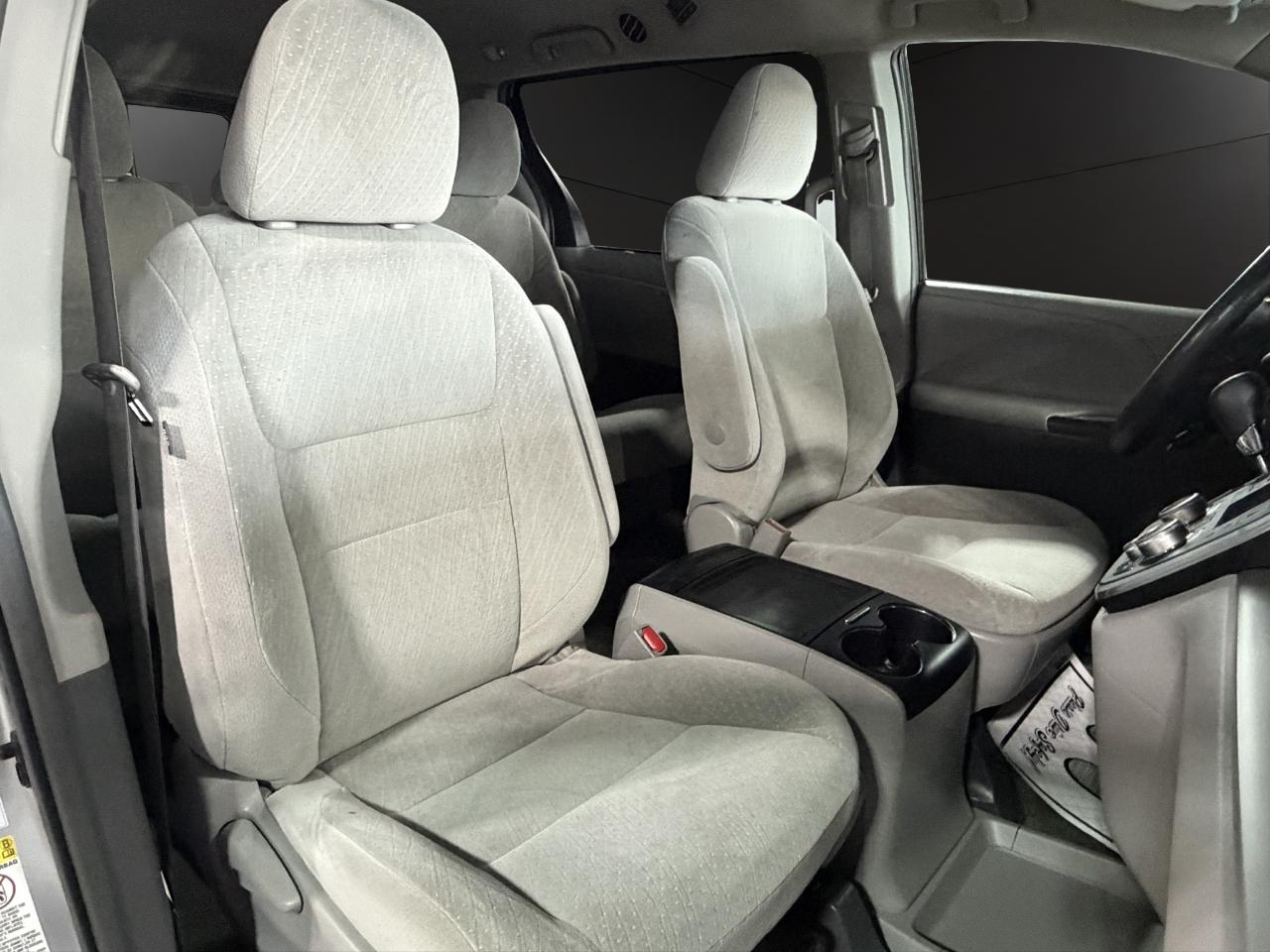 Toyota Sienna 5dr 7-Pass Van LE AWD (Natl) 2016