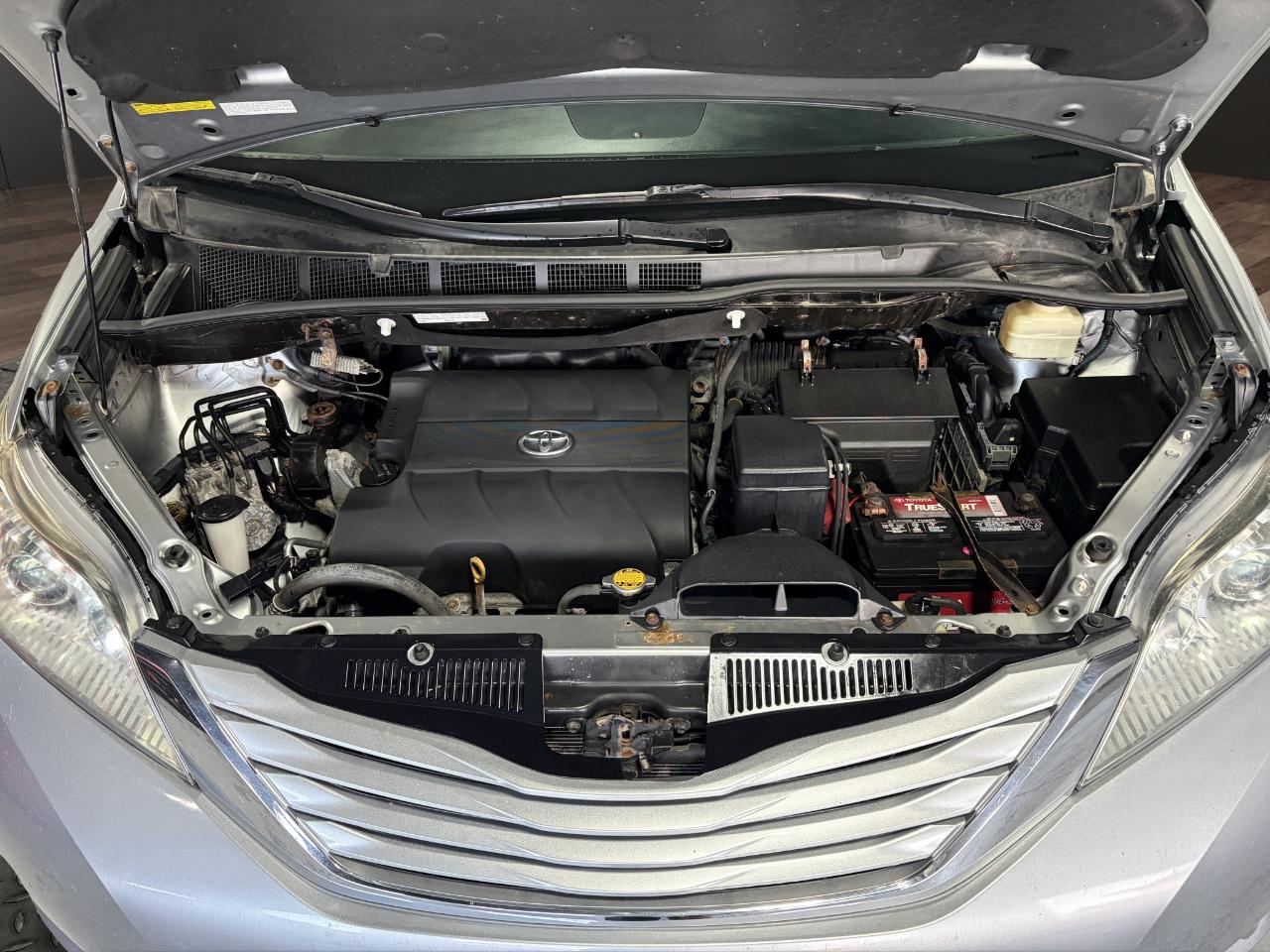 Toyota Sienna 5dr 7-Pass Van LE AWD (Natl) 2016
