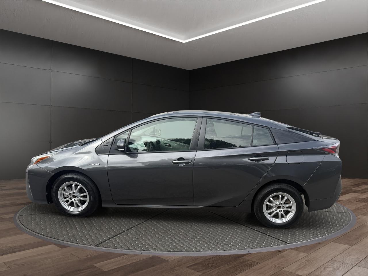 Toyota Prius 5dr HB Two (Natl) 2016