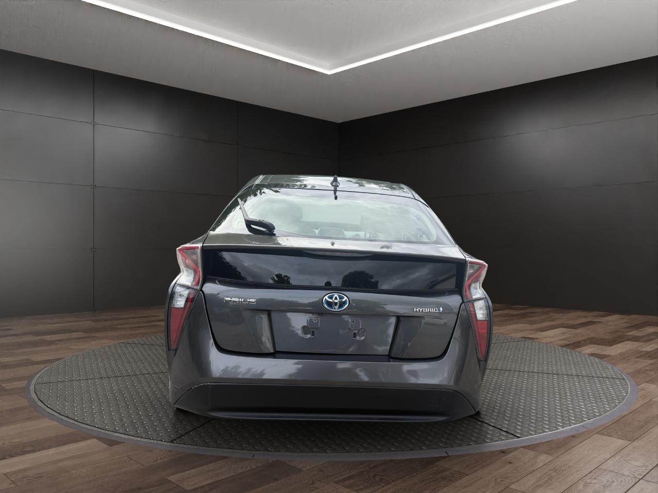 Toyota Prius 5dr HB Two (Natl) 2016