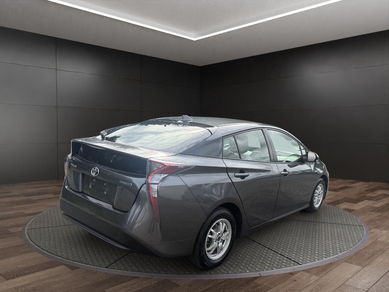 Toyota Prius 5dr HB Two (Natl) 2016