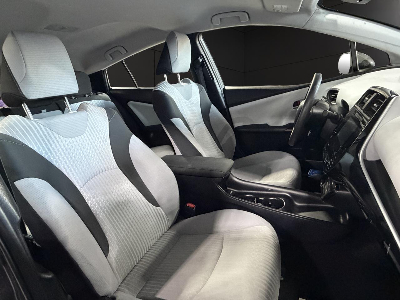 Toyota Prius 5dr HB Two (Natl) 2016