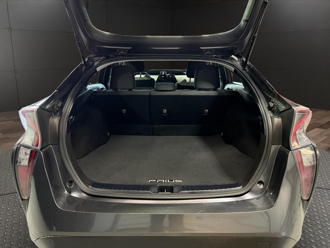 Toyota Prius 5dr HB Two (Natl) 2016
