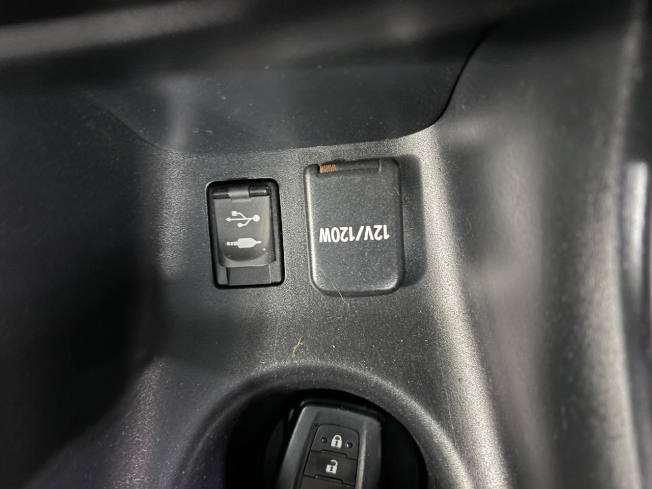 Toyota Prius 5dr HB Two (Natl) 2016