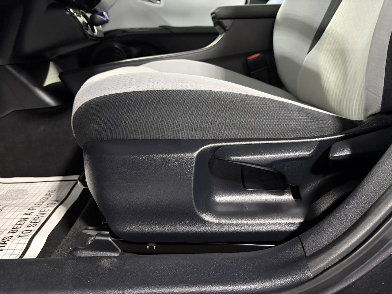 Toyota Prius 5dr HB Two (Natl) 2016