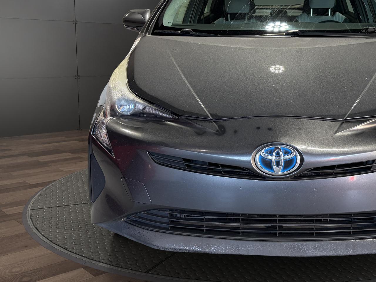 Toyota Prius 5dr HB Two (Natl) 2016