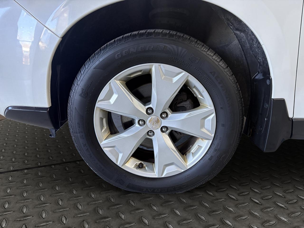 Subaru Forester 4dr CVT 2.5i Premium PZEV 2016