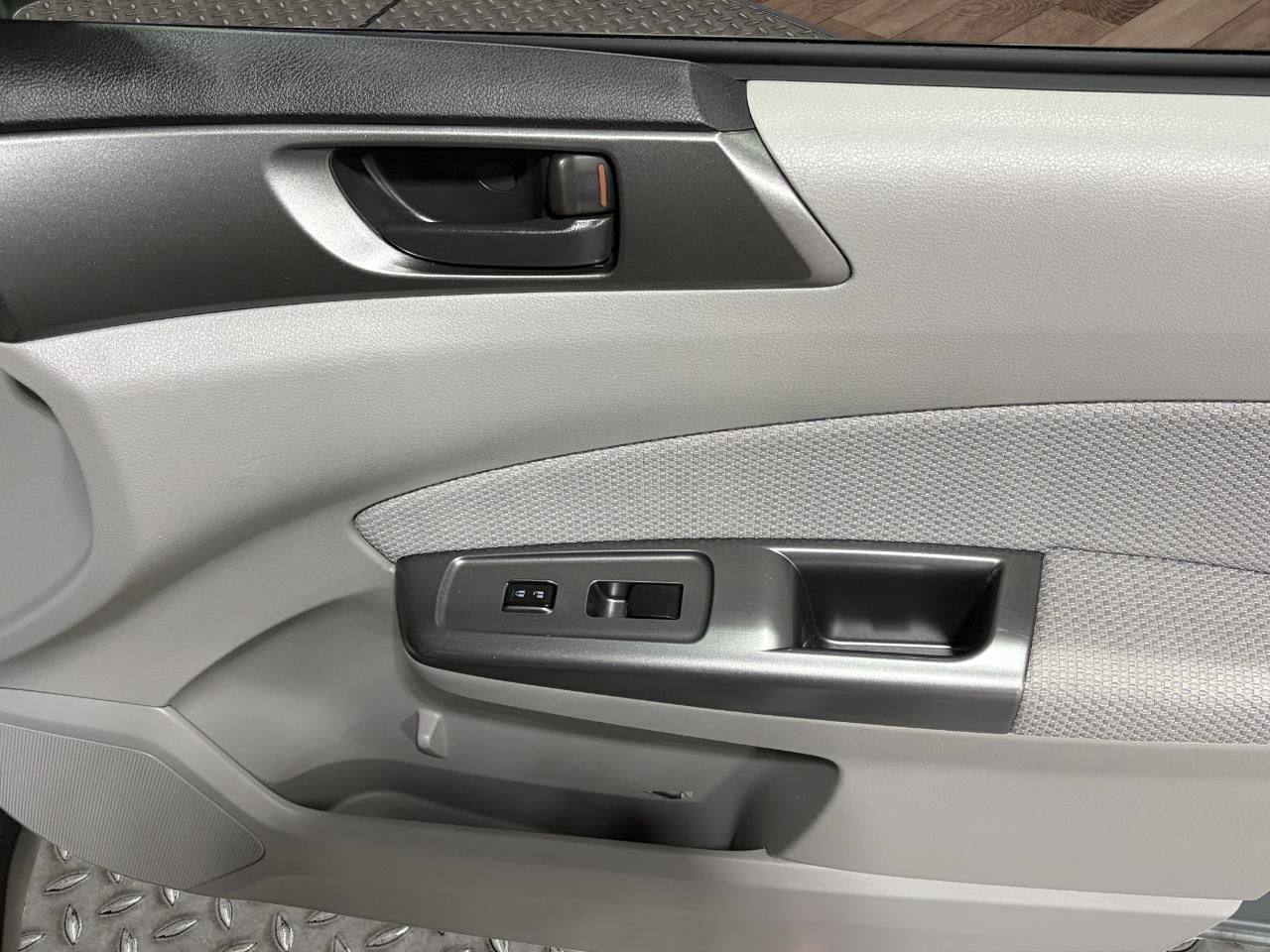 Subaru Forester 4dr Auto 2.5X 2012