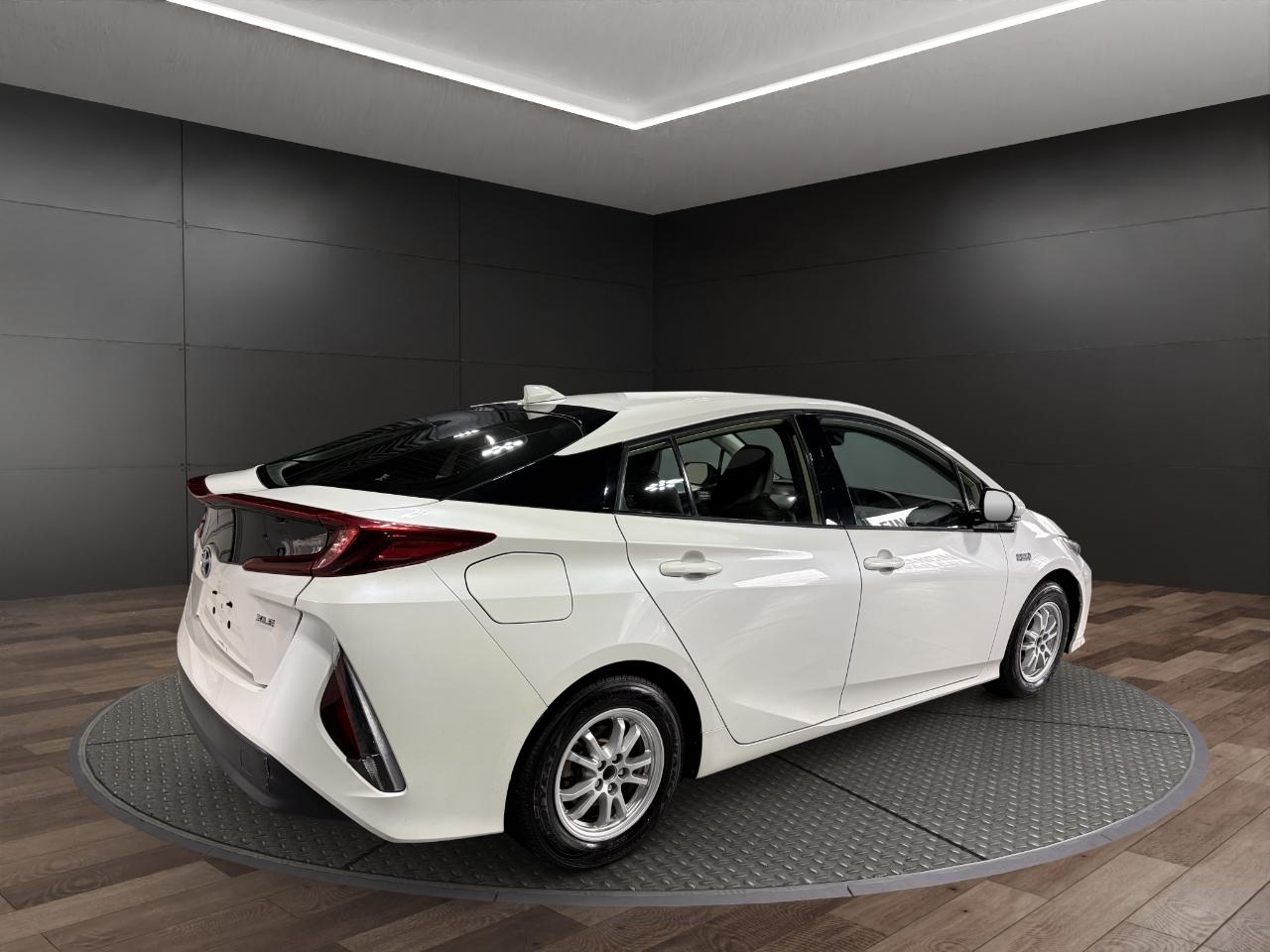 Toyota Prius Prime Limited (Natl) 2020