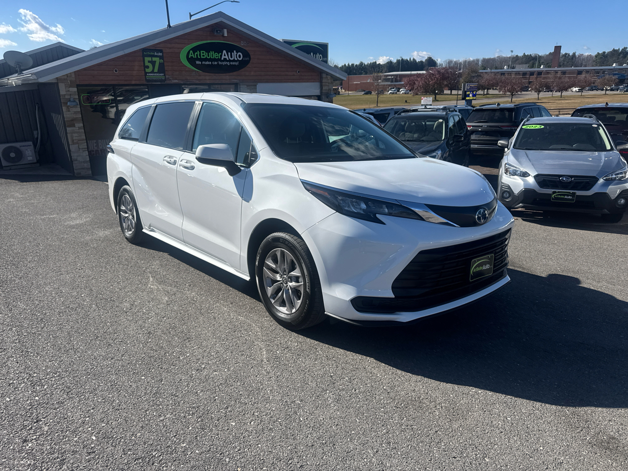2025 Toyota Sienna LE FWD 8-Passenger (Natl)