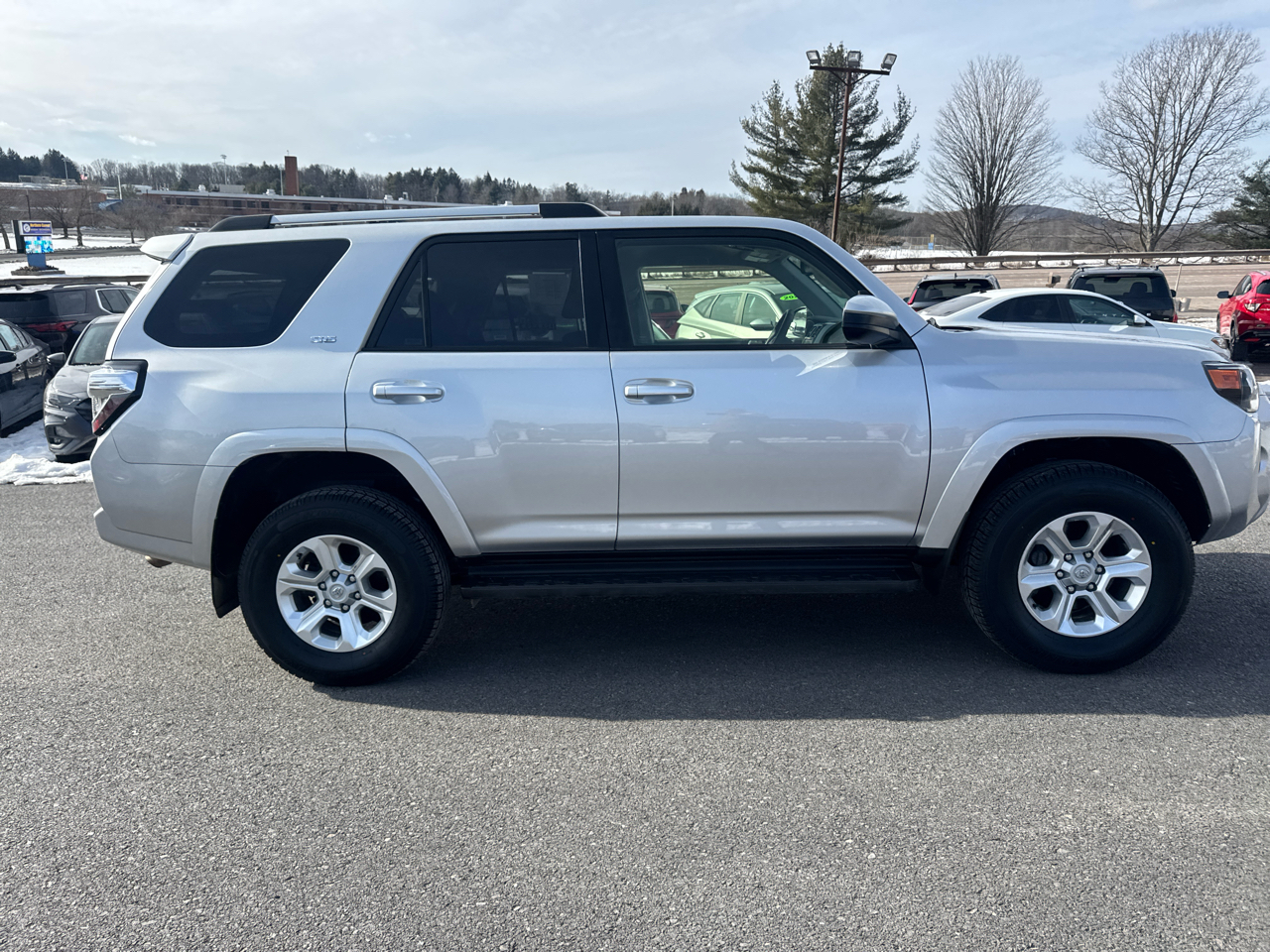 Toyota 4Runner SR5 4WD 2024