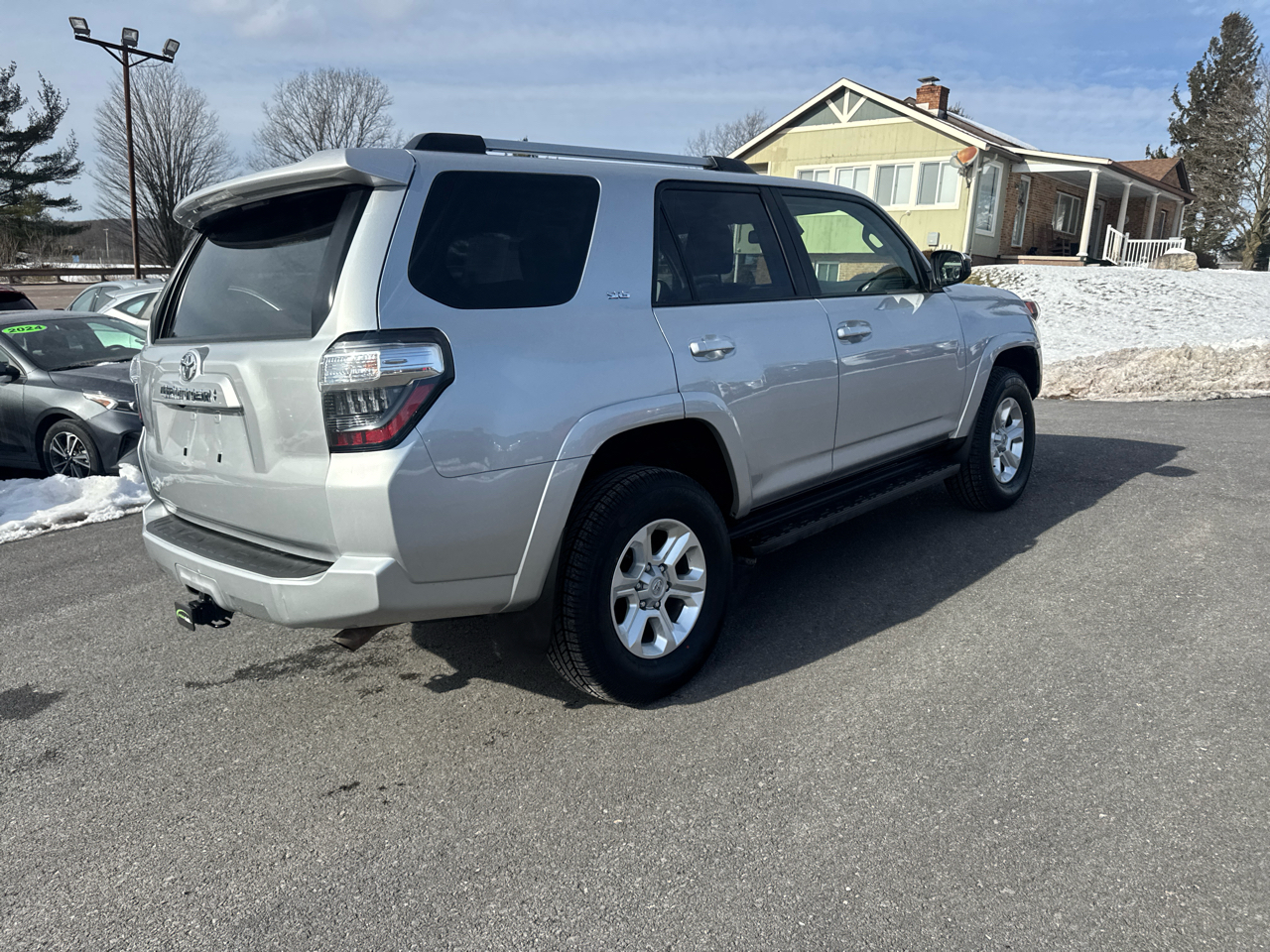 Toyota 4Runner SR5 4WD 2024
