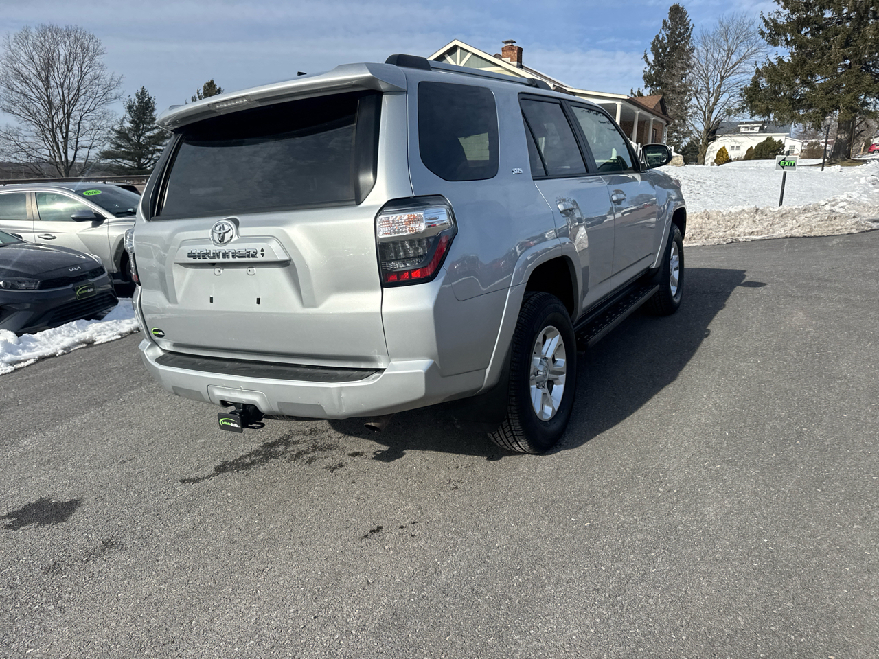 Toyota 4Runner SR5 4WD 2024