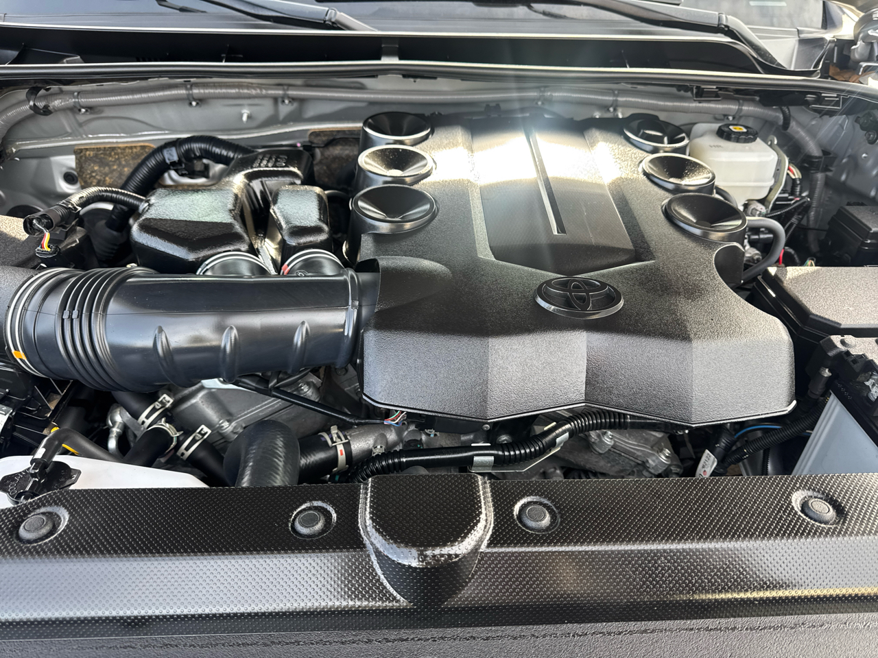 Toyota 4Runner SR5 4WD 2024