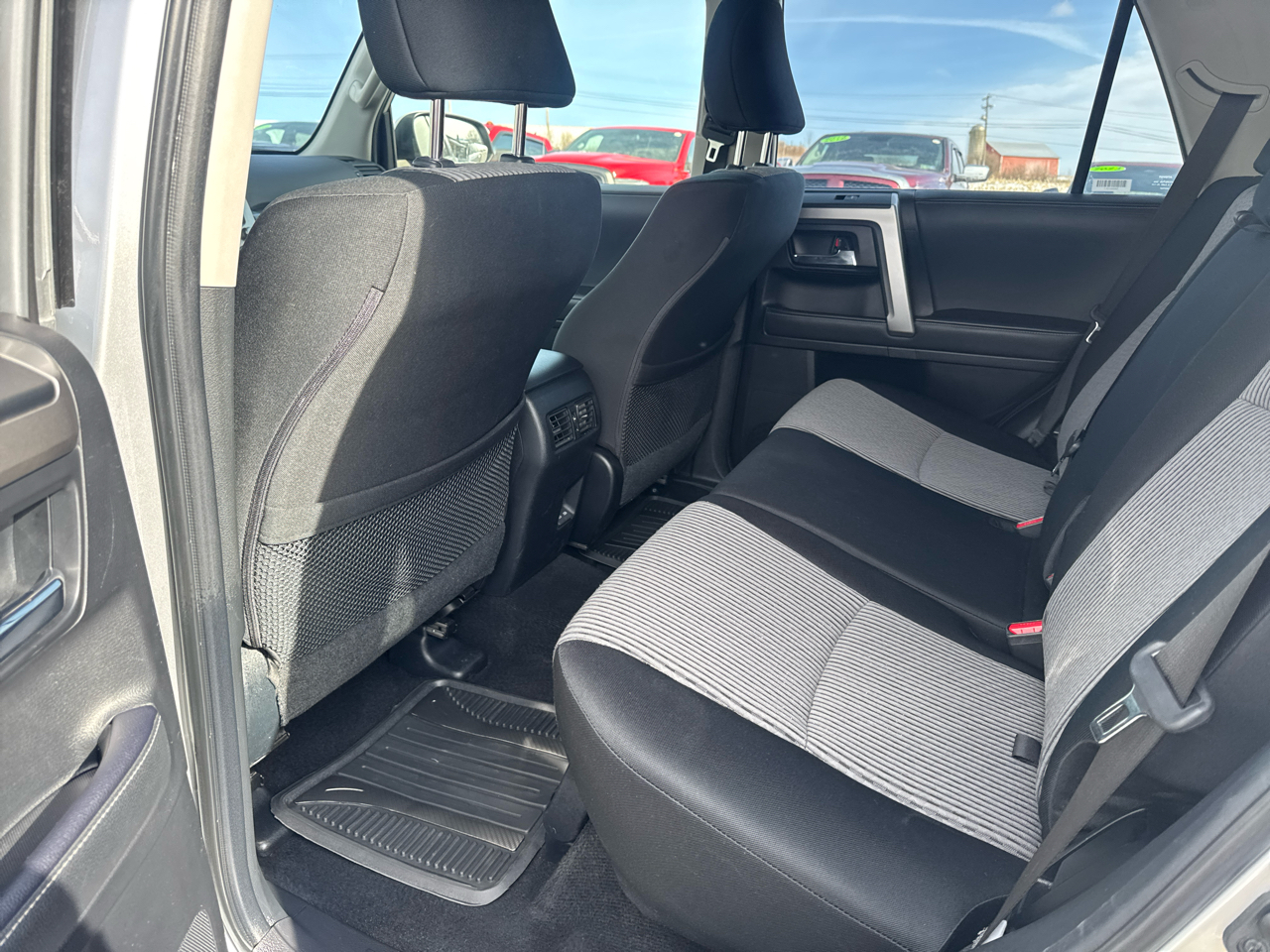 Toyota 4Runner SR5 4WD 2024