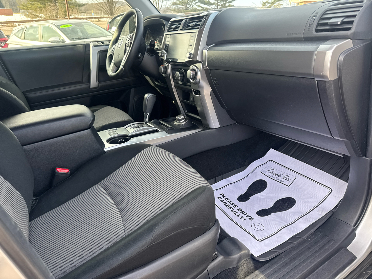 Toyota 4Runner SR5 4WD 2024