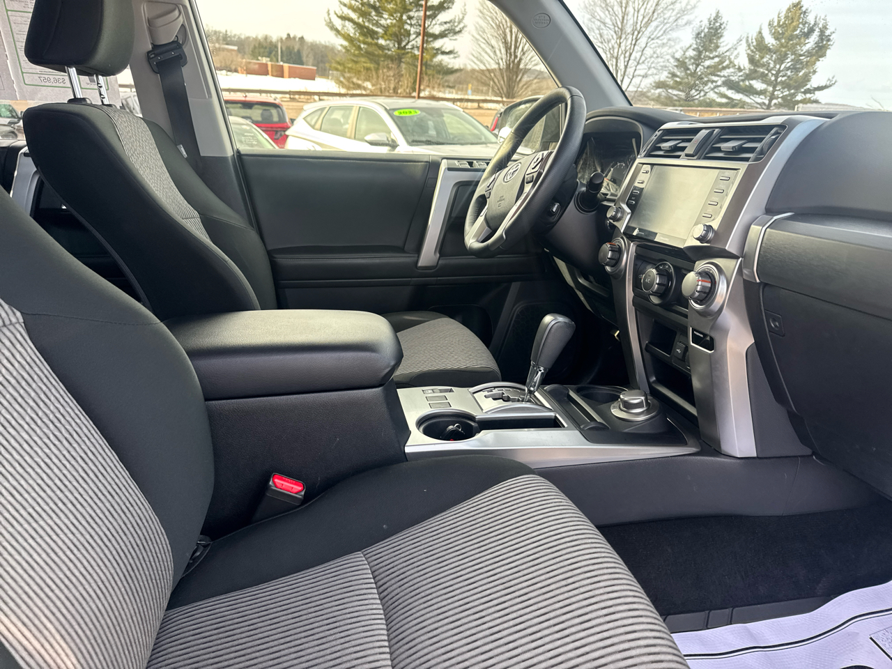 Toyota 4Runner SR5 4WD 2024