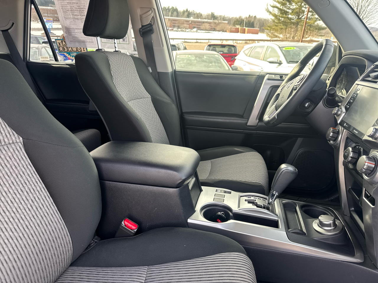 Toyota 4Runner SR5 4WD 2024