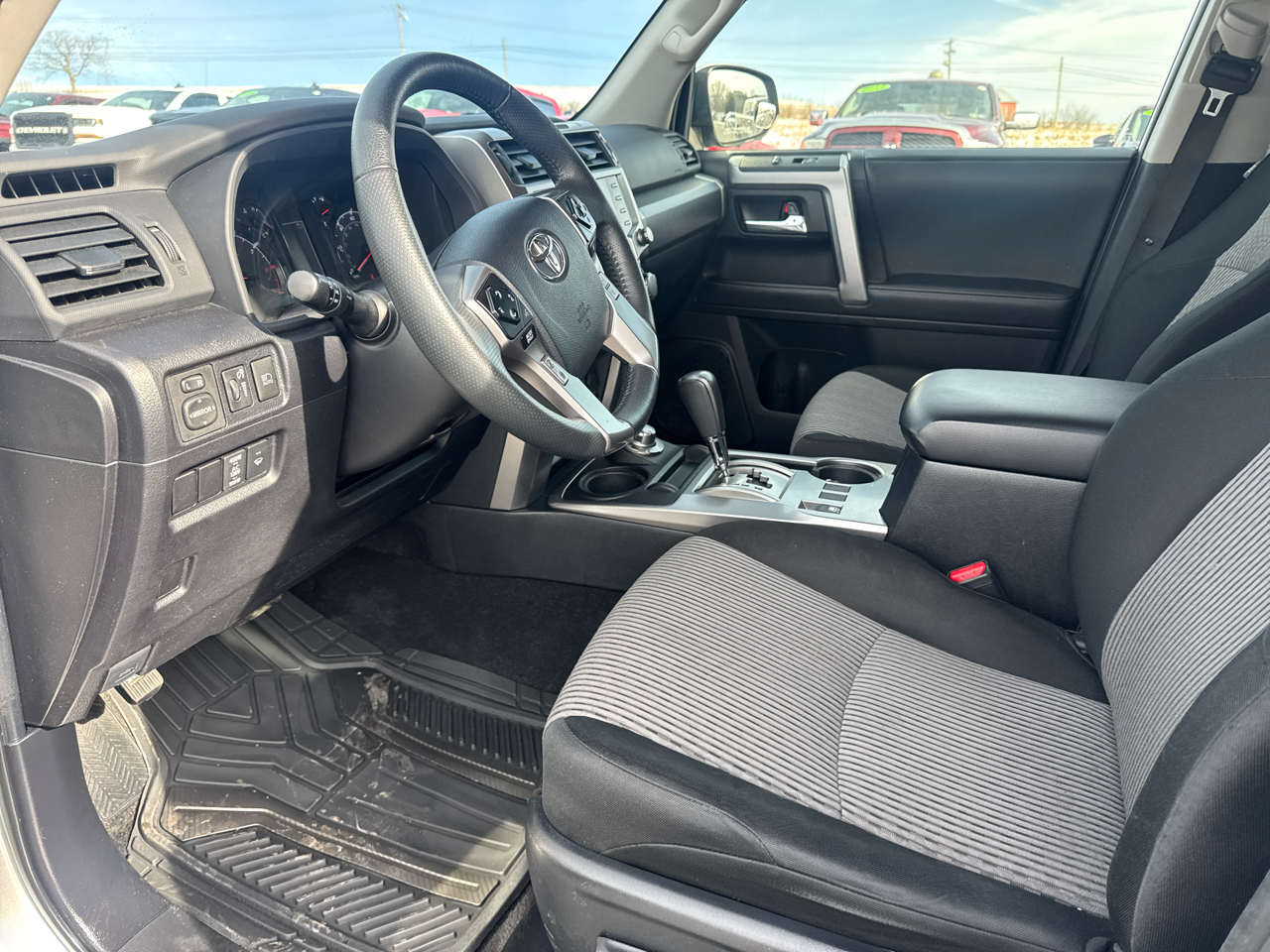 Toyota 4Runner SR5 4WD 2024